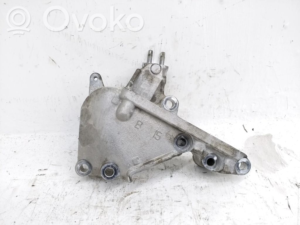 Engine mounting bracket