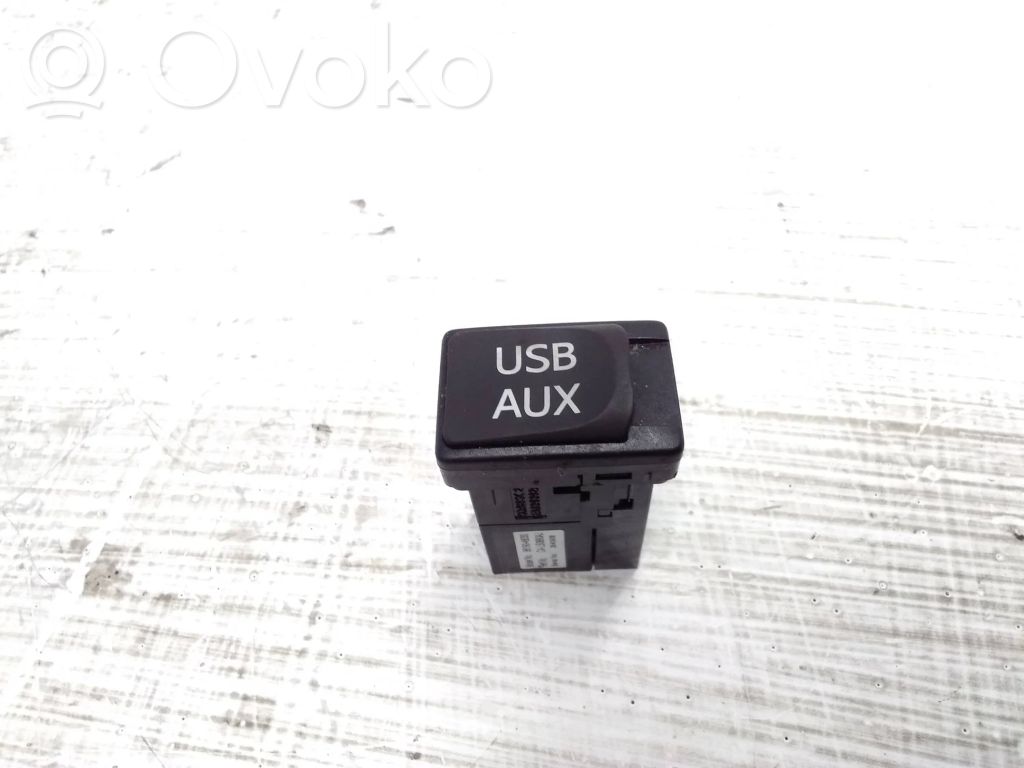 Lexus CT 200H USB socket connector 