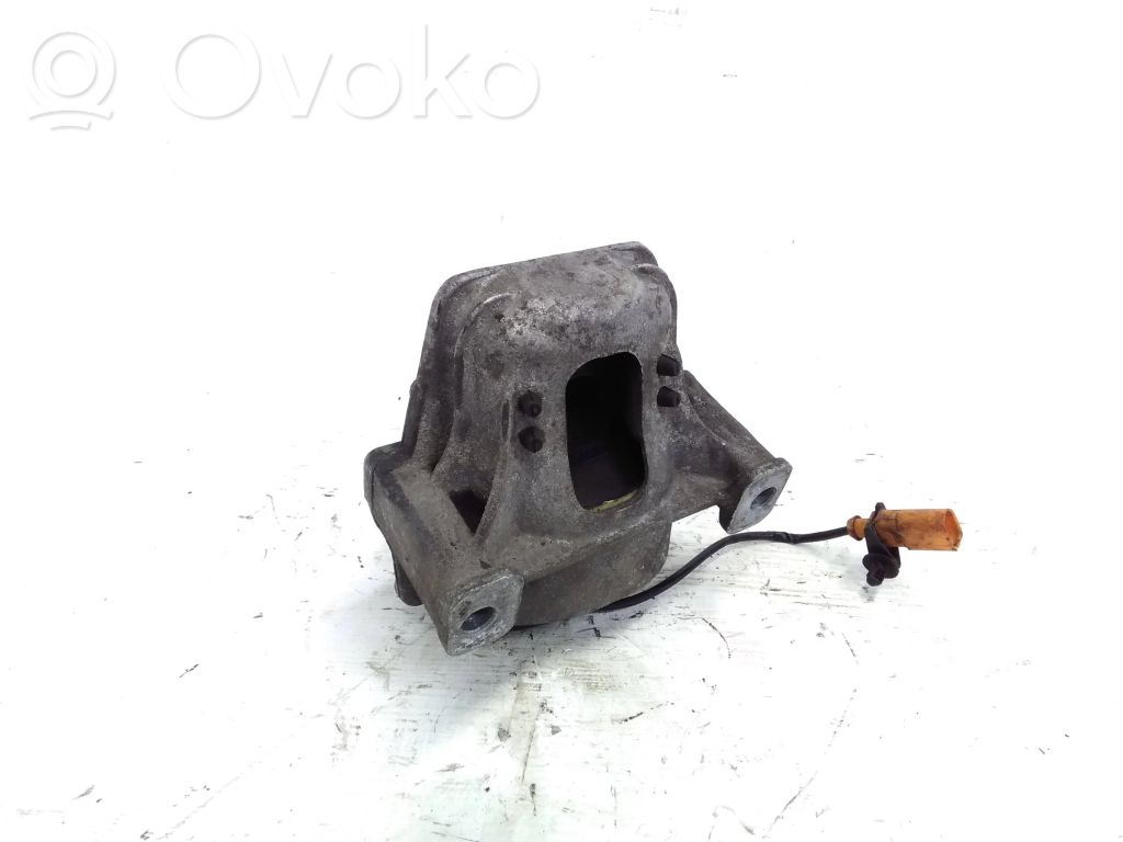 Audi A4 Allroad B8 Engine mount bracket 