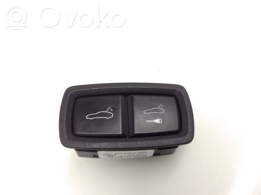 Porsche Panamera (971) Tailgate/boot open switch button 