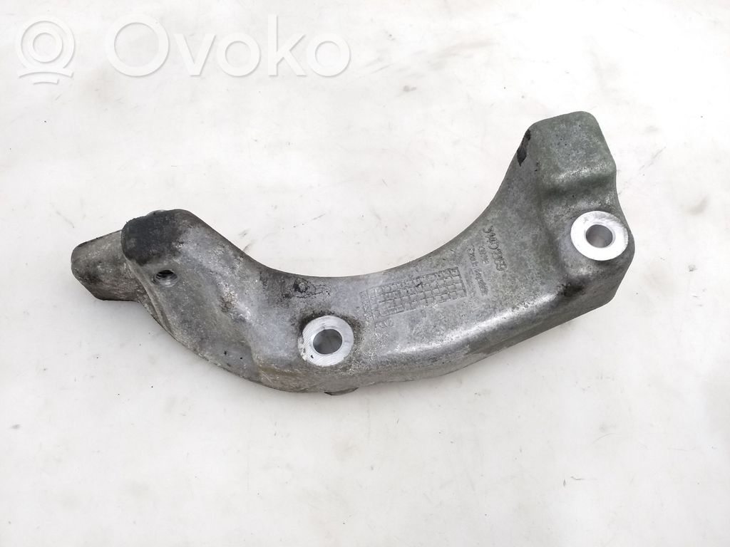 Volvo S60 Engine mounting bracket 