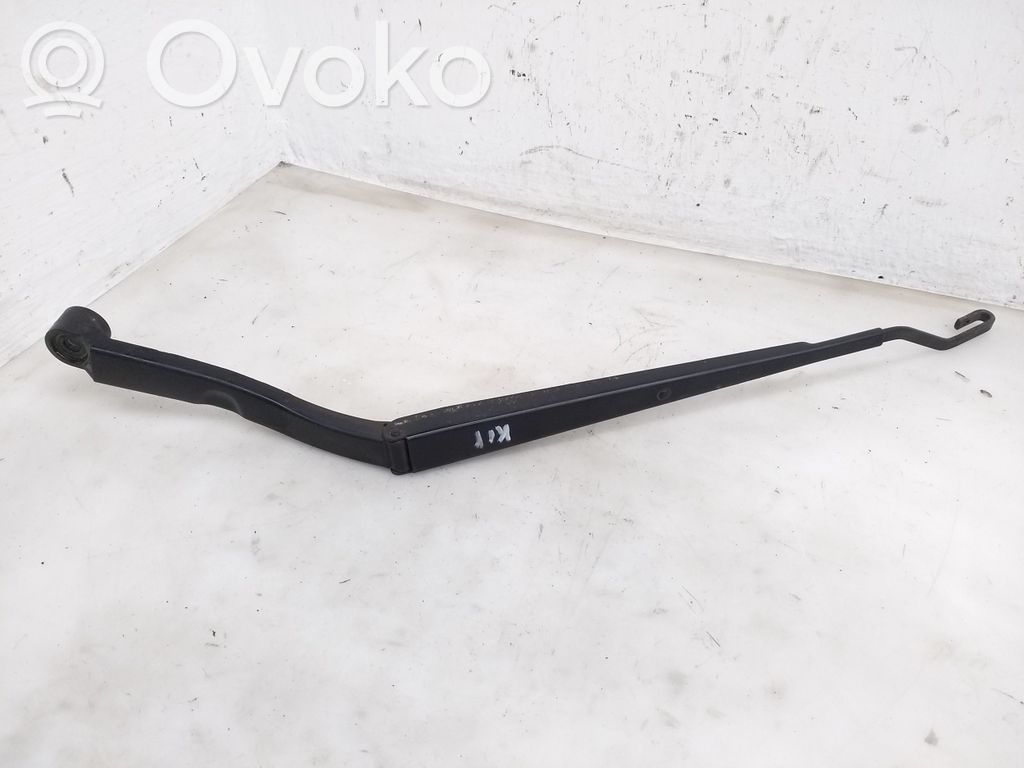 Toyota Camry Priekšējā loga tīrītāja kājiņa 
