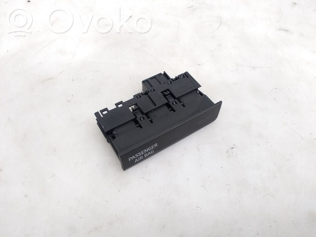 Seat Leon (5F) Passenger airbag on/off switch 