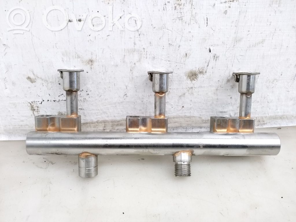 Ford Focus Fuel main line pipe 