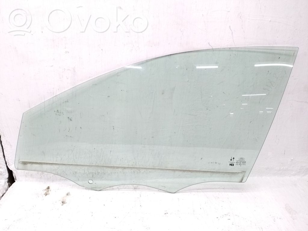 Ford Focus priekšējo durvju stikls (četrdurvju mašīnai) 