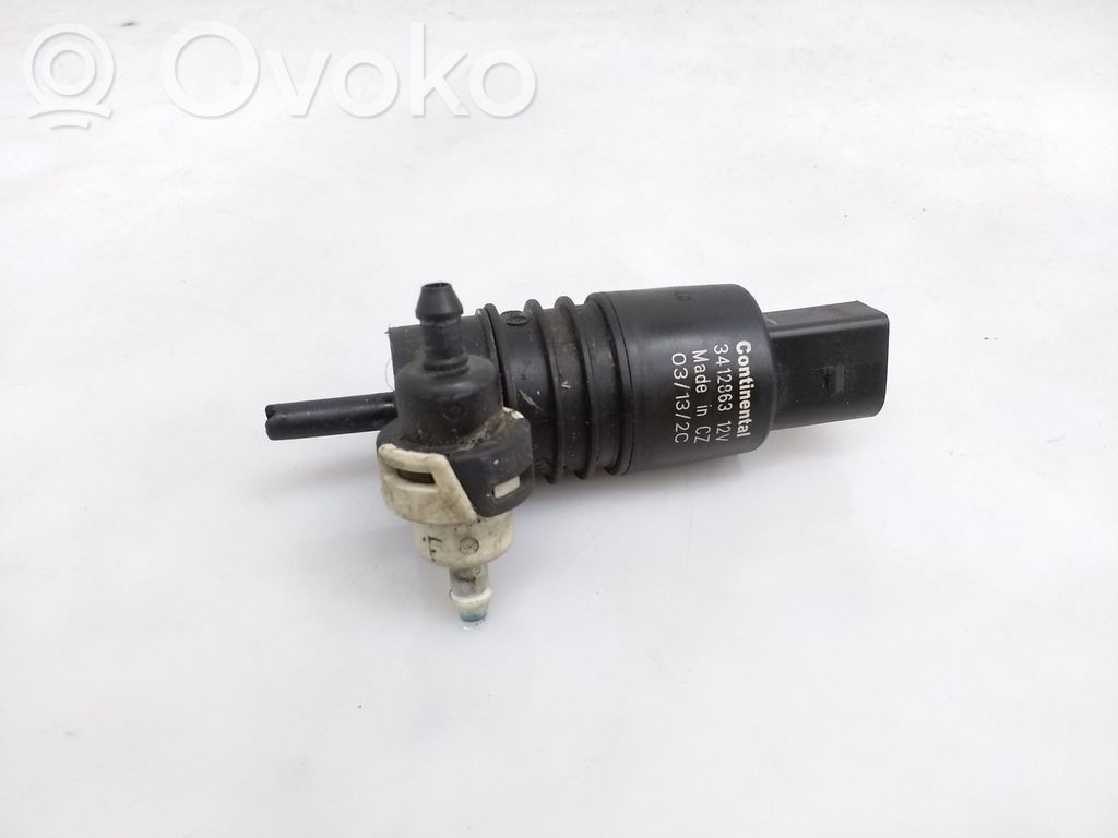 Honda CR-V Windscreen/windshield washer pump 