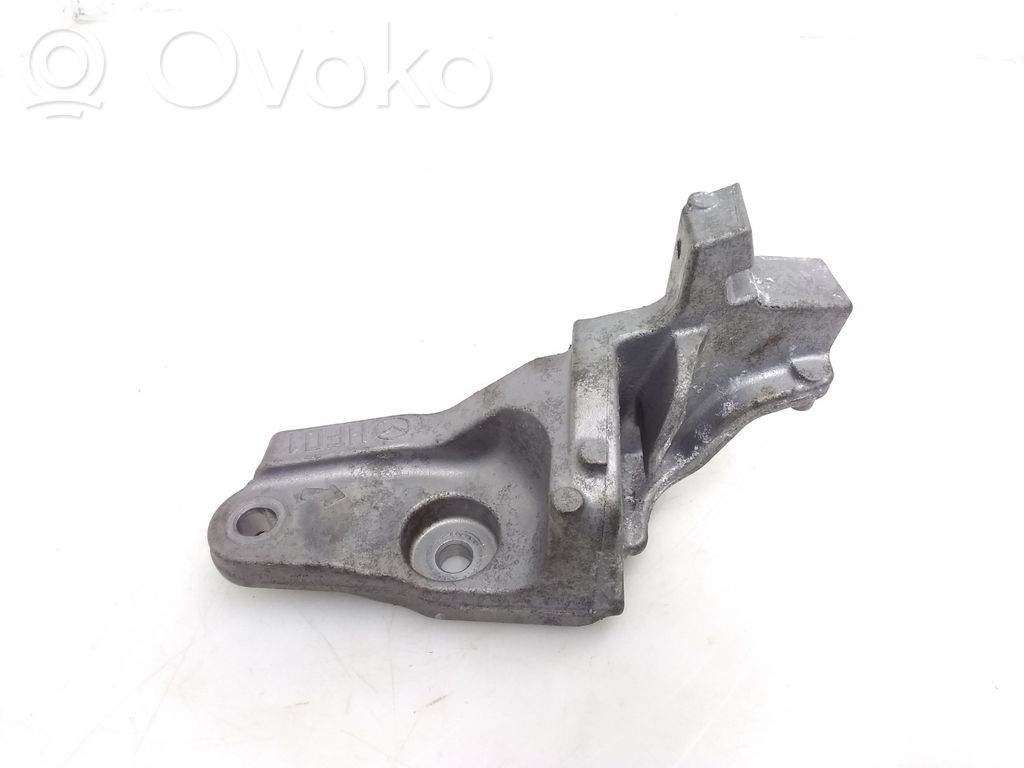 Mazda CX-30 Engine mounting bracket 