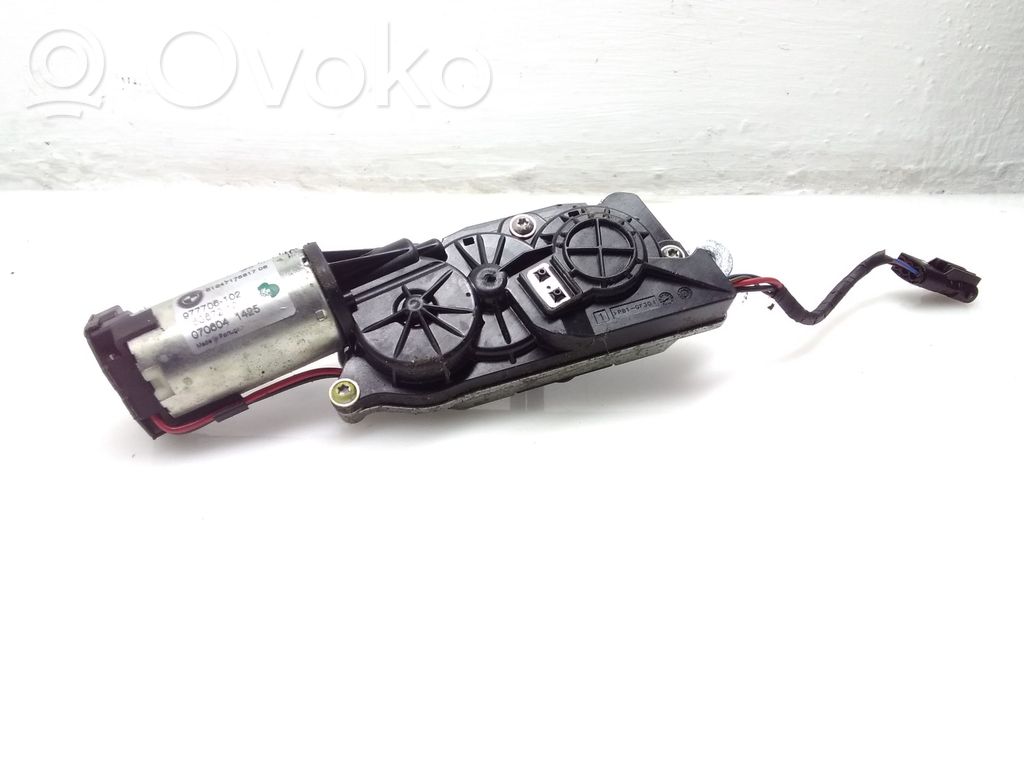 BMW X5 E70 Aizmugurējā pārsega pievilcējs 