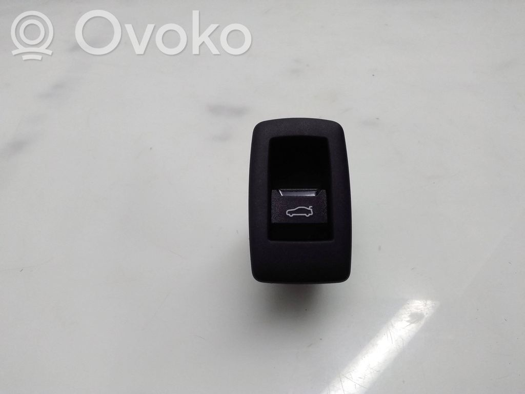 BMW iX1 Tailgate/boot open switch button 