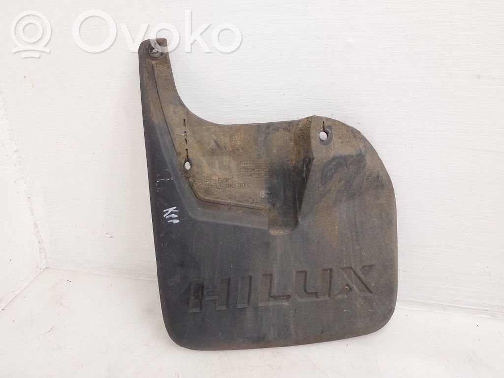 Toyota Hilux VIII Chlapacze przednie 