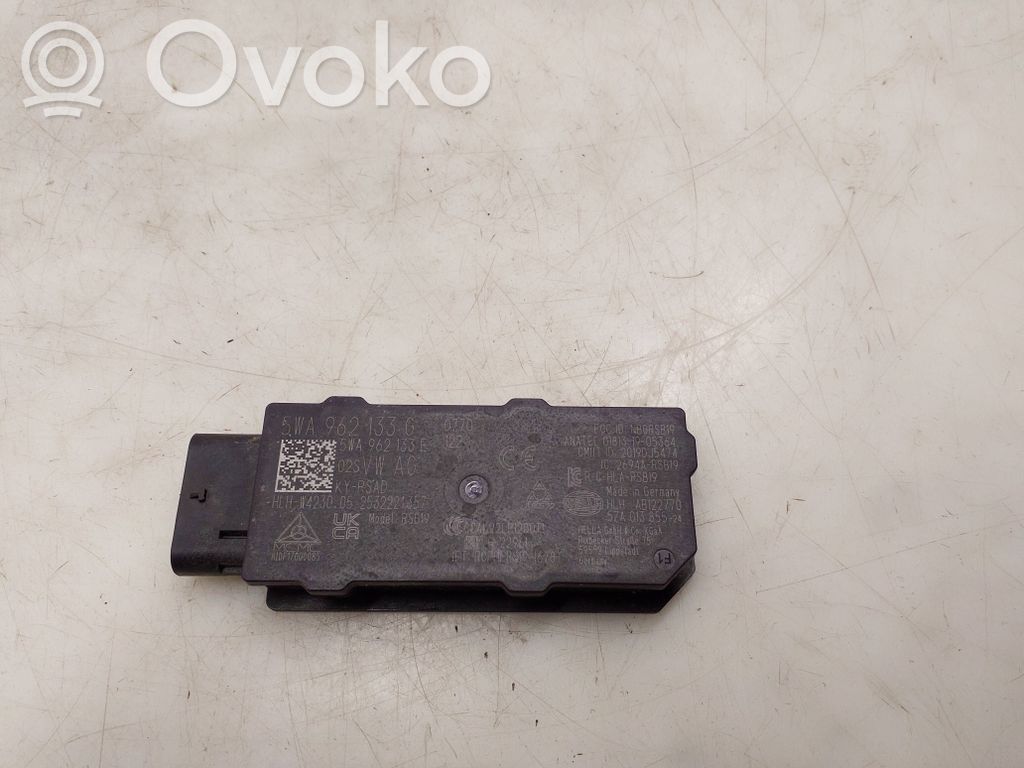 Volkswagen Tiguan Keyless system antenna 