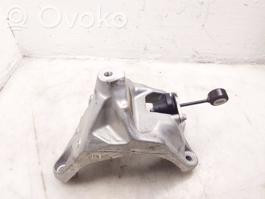 Audi A5 Engine mounting bracket 
