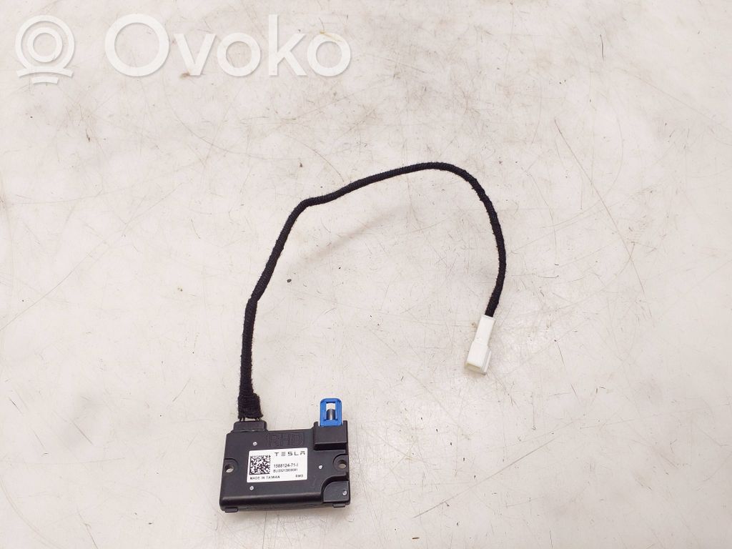 Tesla Model Y Windshield/windscreen camera 