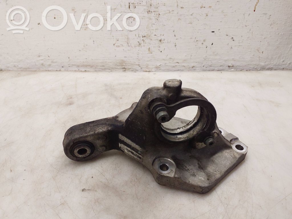 Opel Vivaro Wspornik / Mocowanie łożyska podpory wału napędowego 