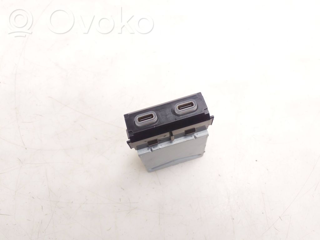 Lexus UX Разъем USB 