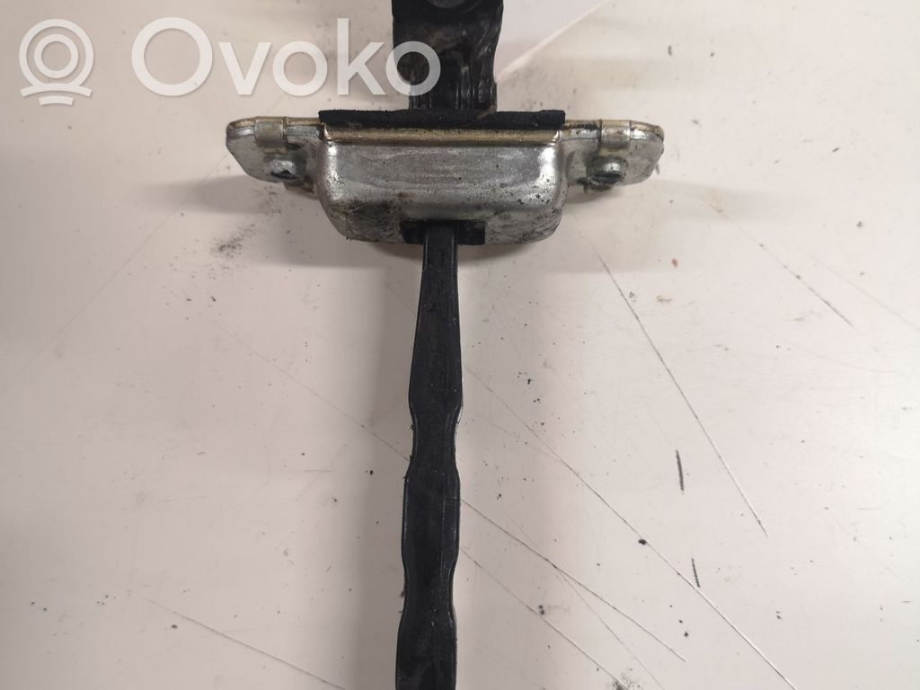 KIA Sorento Etuoven pidätin 