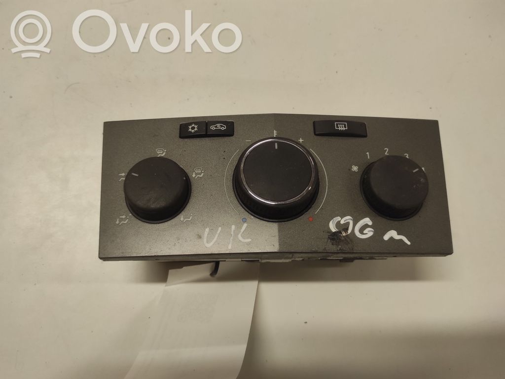 Opel Zafira B Climate control unit 