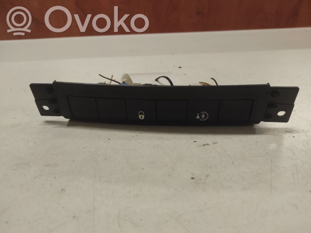 Peugeot 207 Central locking switch button 