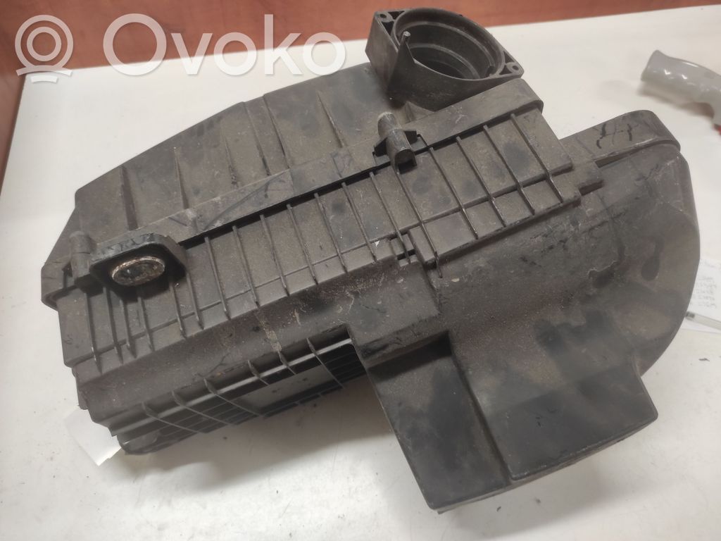 Peugeot 407 Air filter box 