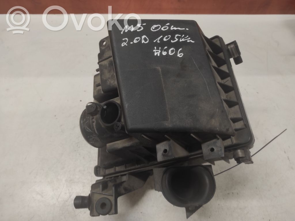 Mazda 5 Air filter box 