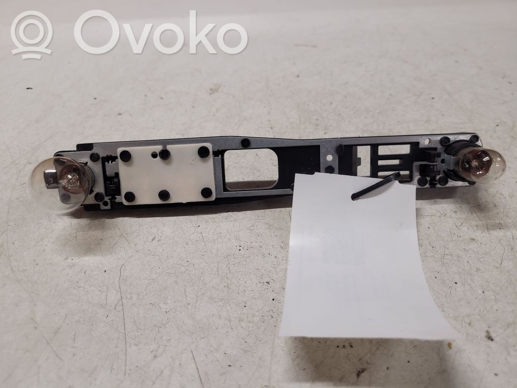 Citroen C5 Takavalon polttimon suojan pidike 