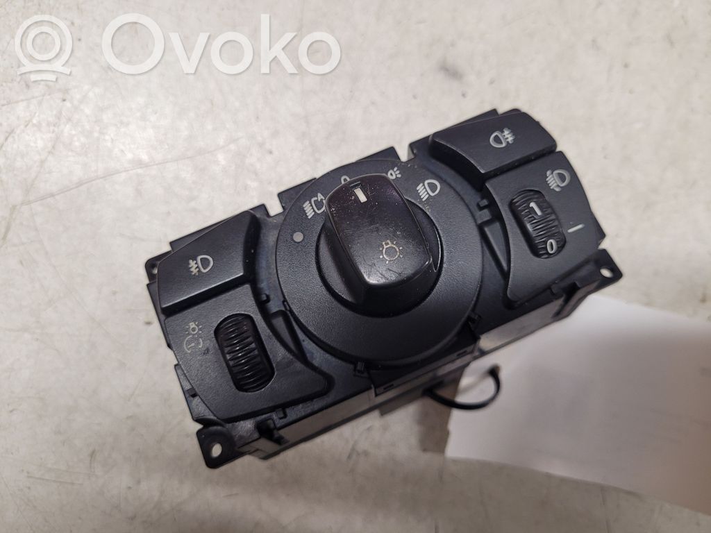 Light switch   6953737,992525102,3328010100,33291903