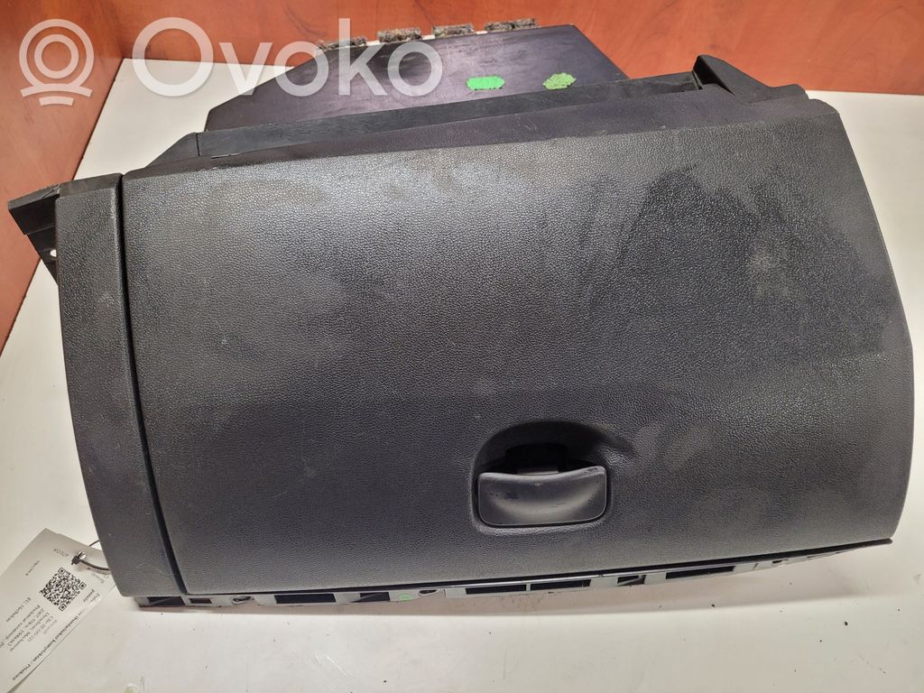 Renault Clio III Daiktadėžės (bordačioko) komplektas 