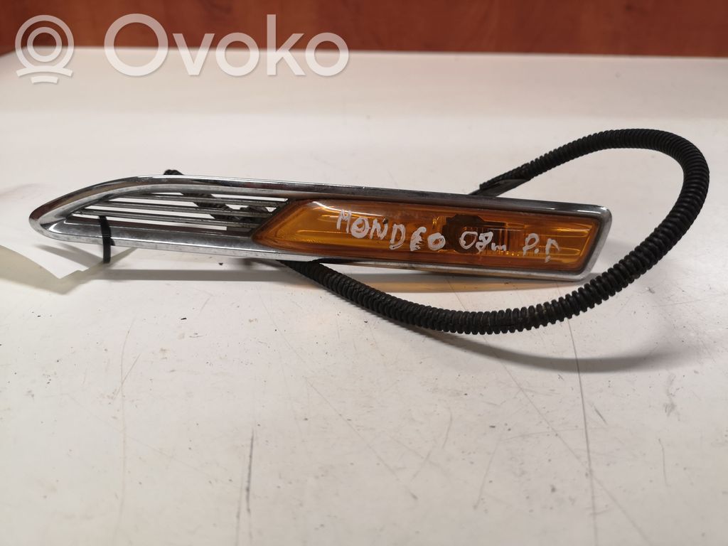 Ford Mondeo MK IV Front fender indicator light 