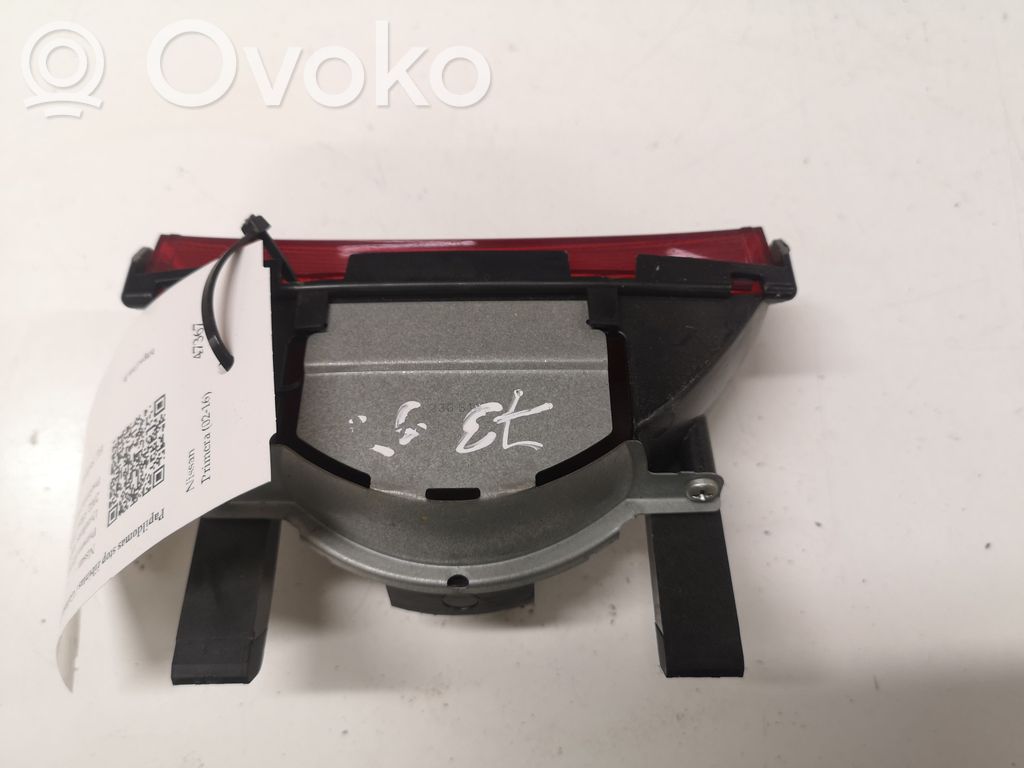 Nissan Primera Third/center stoplight 
