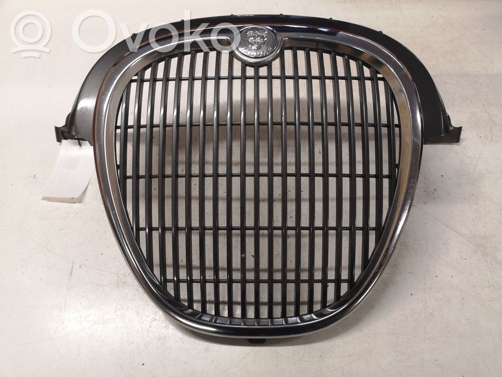 Jaguar S-Type Etupuskurin ylempi jäähdytinsäleikkö 