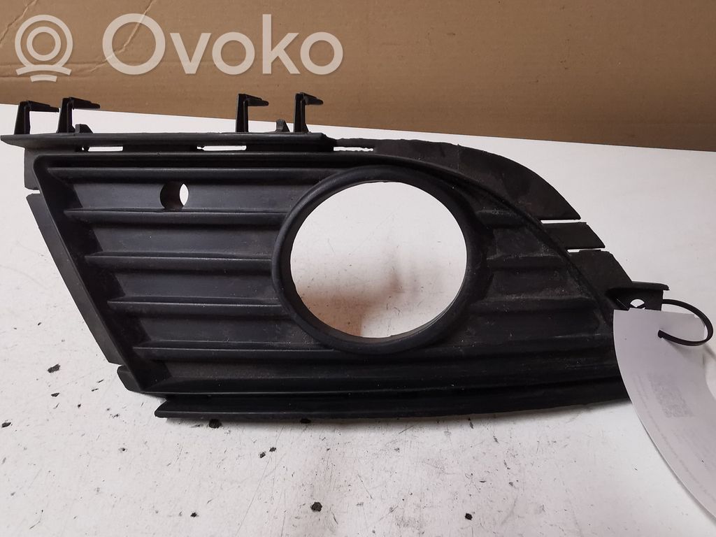 Opel Corsa C Priešrūkinio žibinto apdaila/ grotelės 