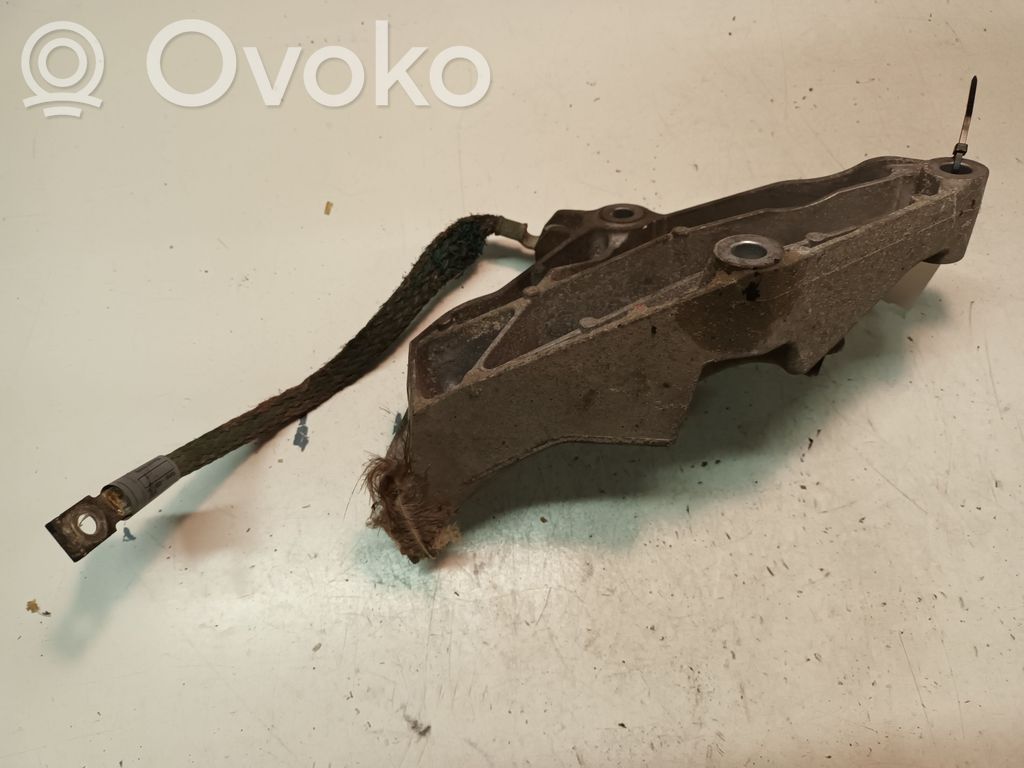 BMW 3 E90 E91 Engine mounting bracket 