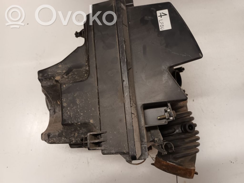 Mazda 5 Air filter box 