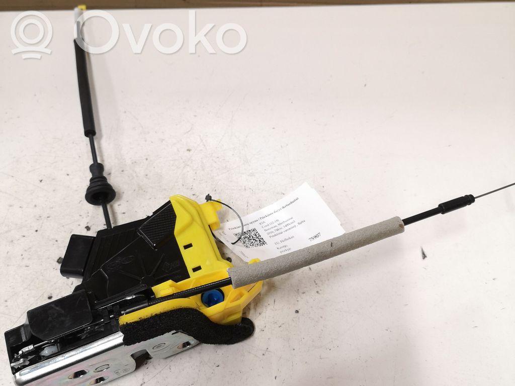 Priekšpusē slēdzene   81310A2100