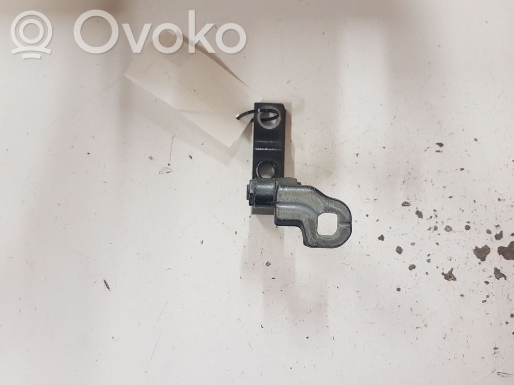 Volvo V40 Front door lower hinge 