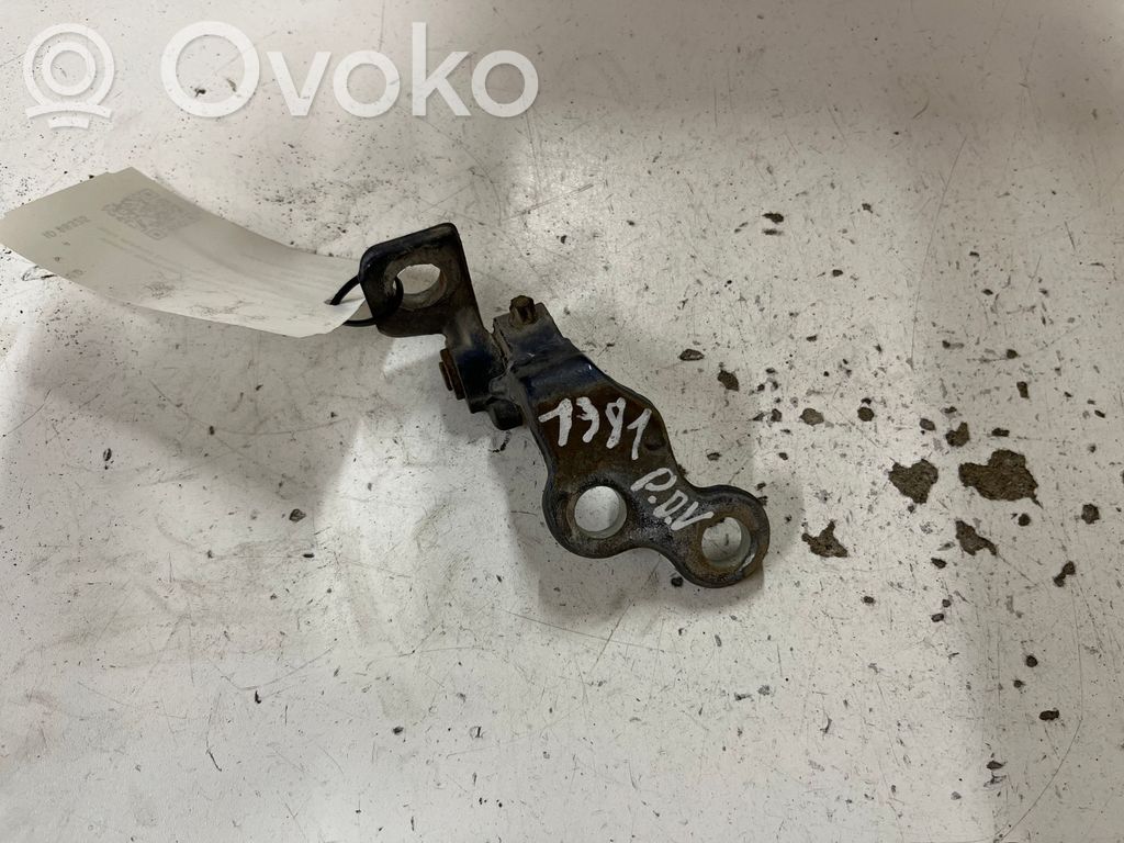 Ford Focus Priekšpusē augšējā vira (eņģe) 