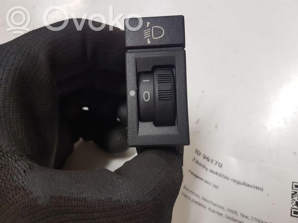 Peugeot 607 Headlight level height control switch 