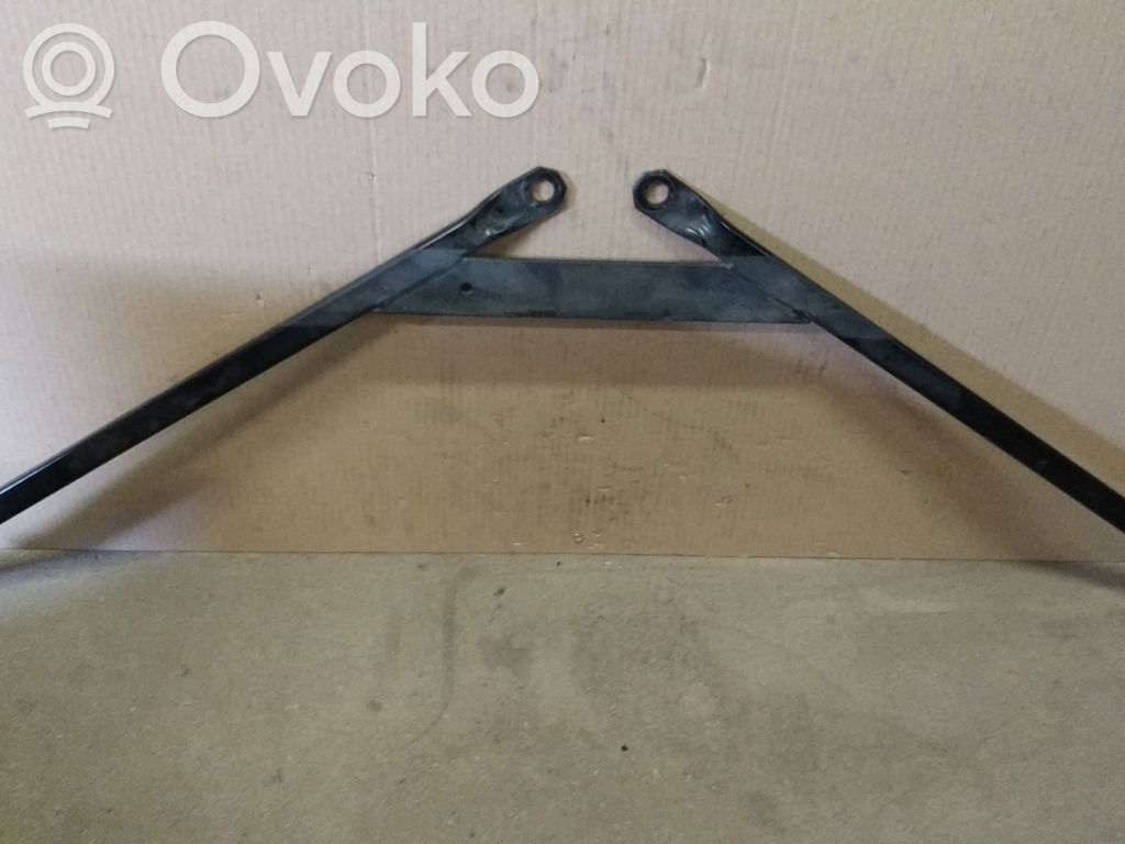 BMW 3 F30 F35 F31 Kita variklio skyriaus detalė 