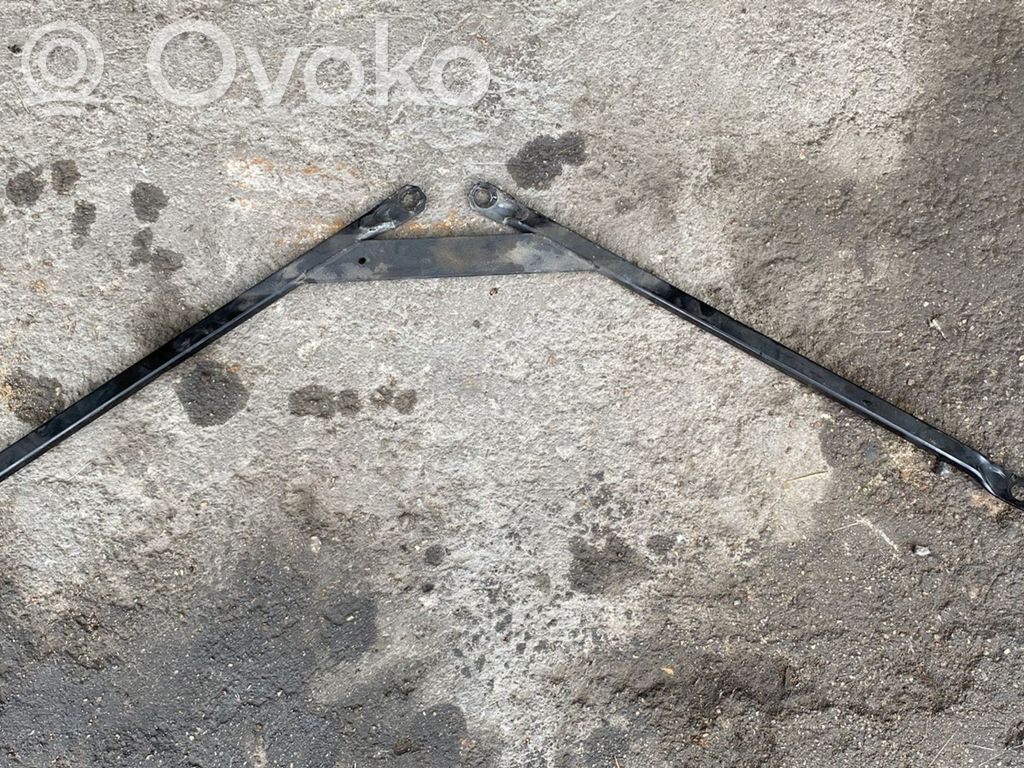 BMW 3 F30 F35 F31 Kita variklio skyriaus detalė 