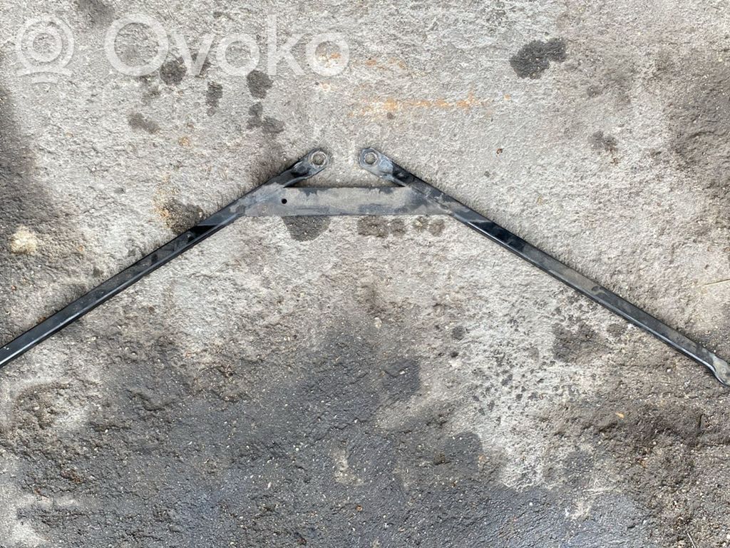 BMW 1 F20 F21 Kita variklio skyriaus detalė 