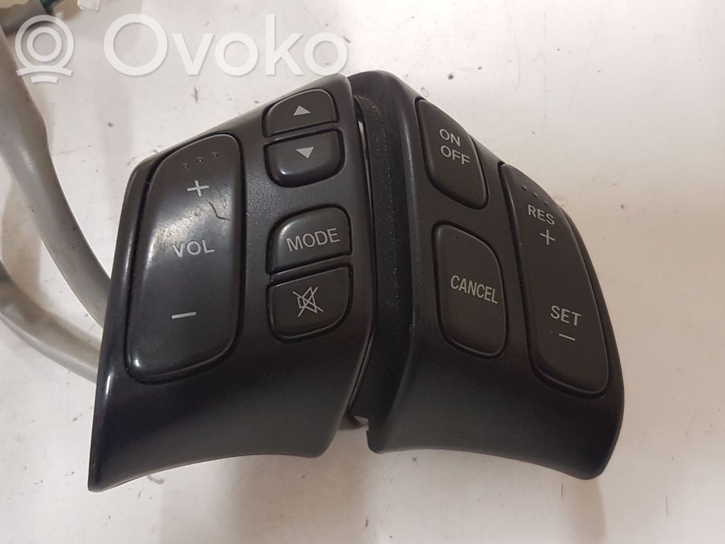 Mazda 6 Steering wheel buttons/switches 