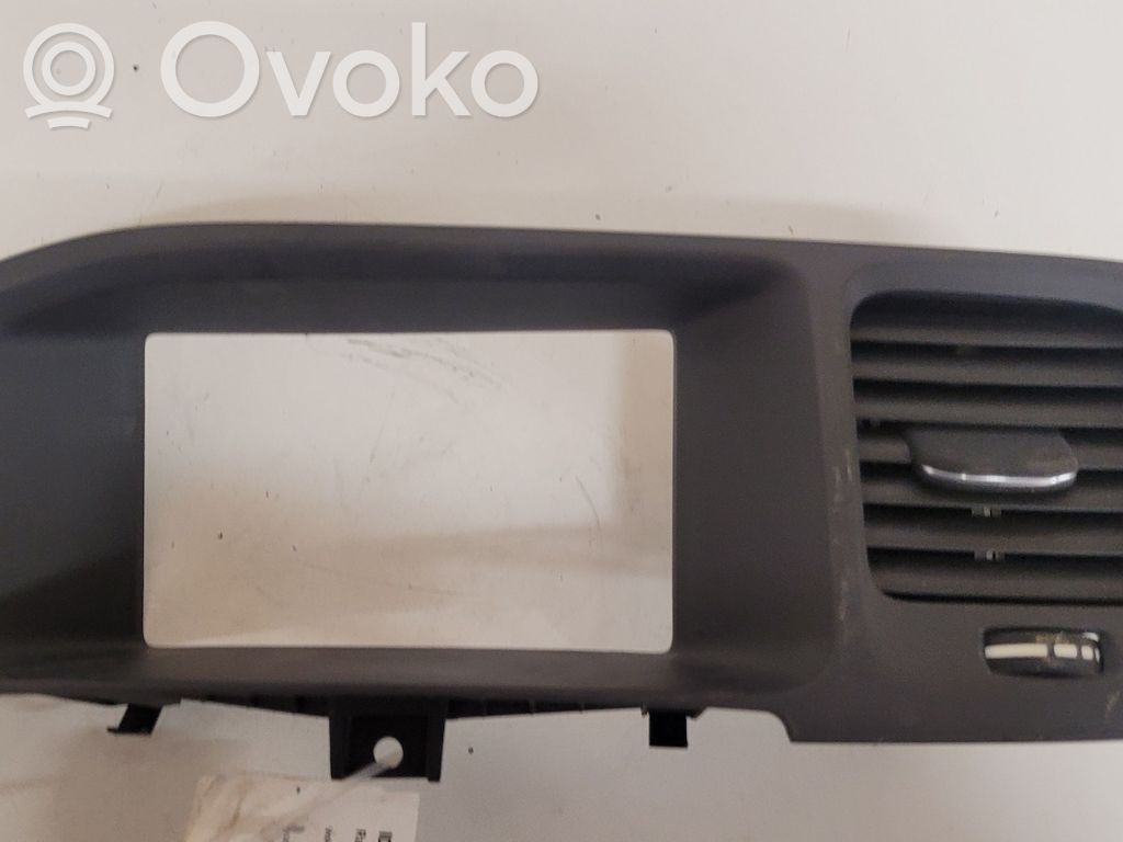 Volvo V60 Radio/GPS head unit trim 