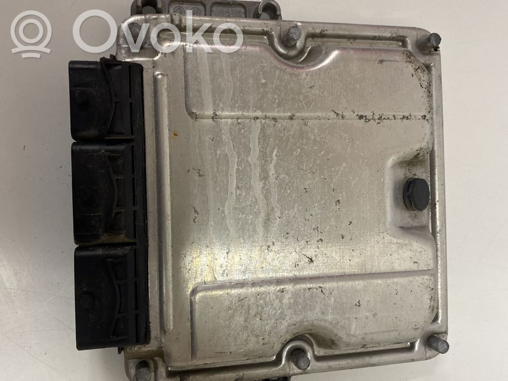 Opel Vivaro Engine control unit/module 