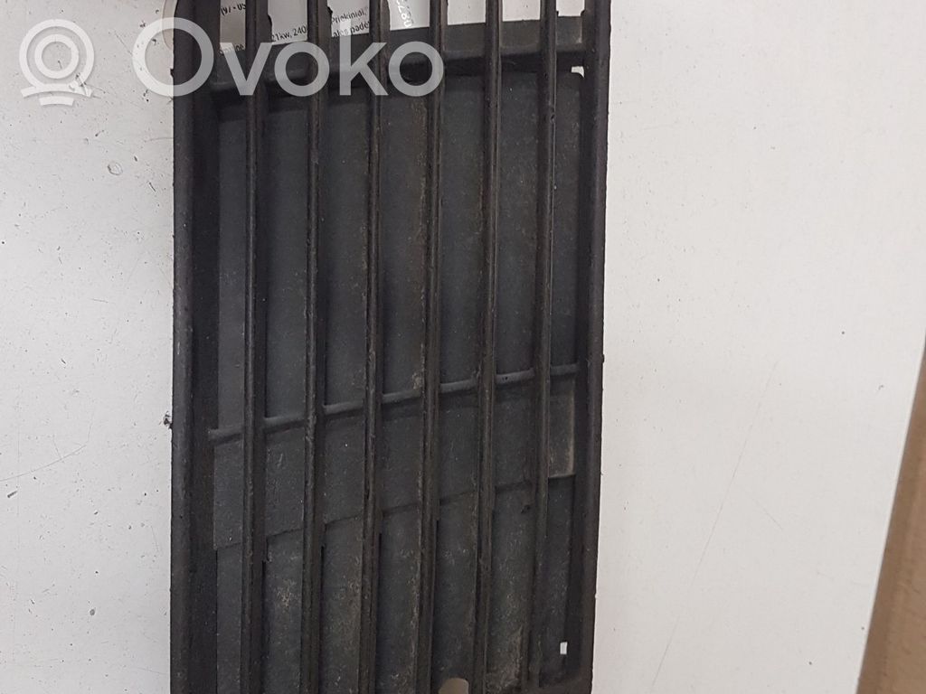 Audi A6 S6 C5 4B Декоративная решётка противотуманной фары 
