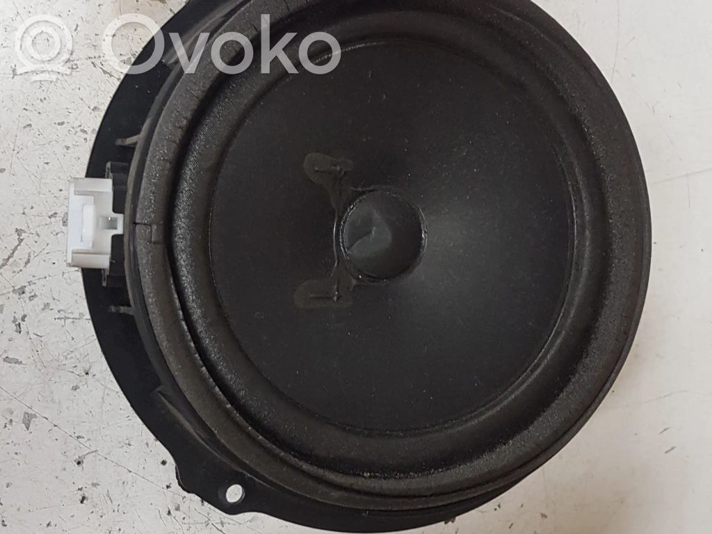 Difuzor ușă spate   6M2T18808AB