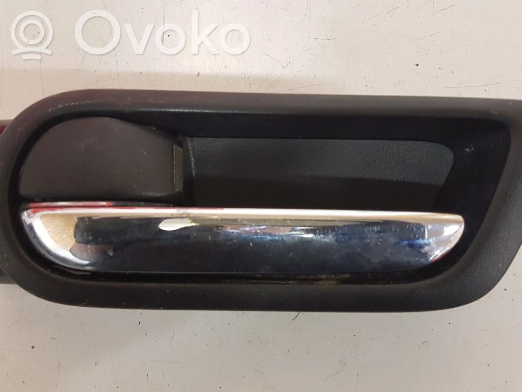 Poignée inférieure de porte avant
