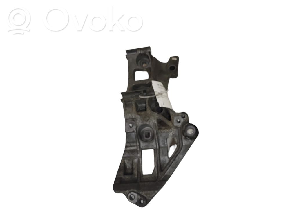 Renault Clio IV Generator/alternator bracket 