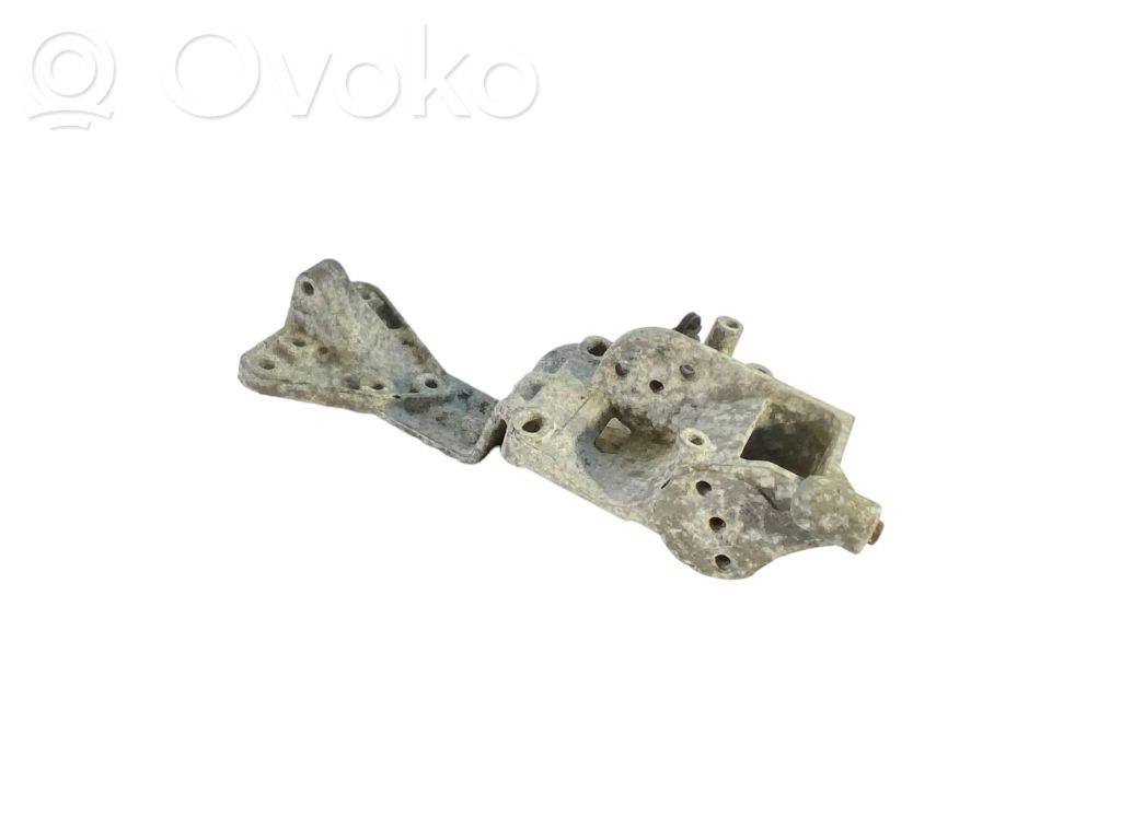 Volvo V40 Generator/alternator bracket 