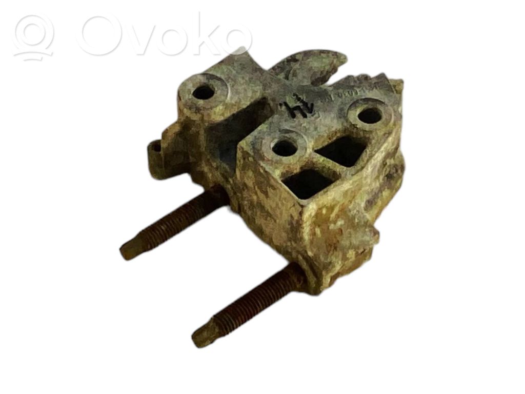 Volvo V50 Engine mounting bracket 