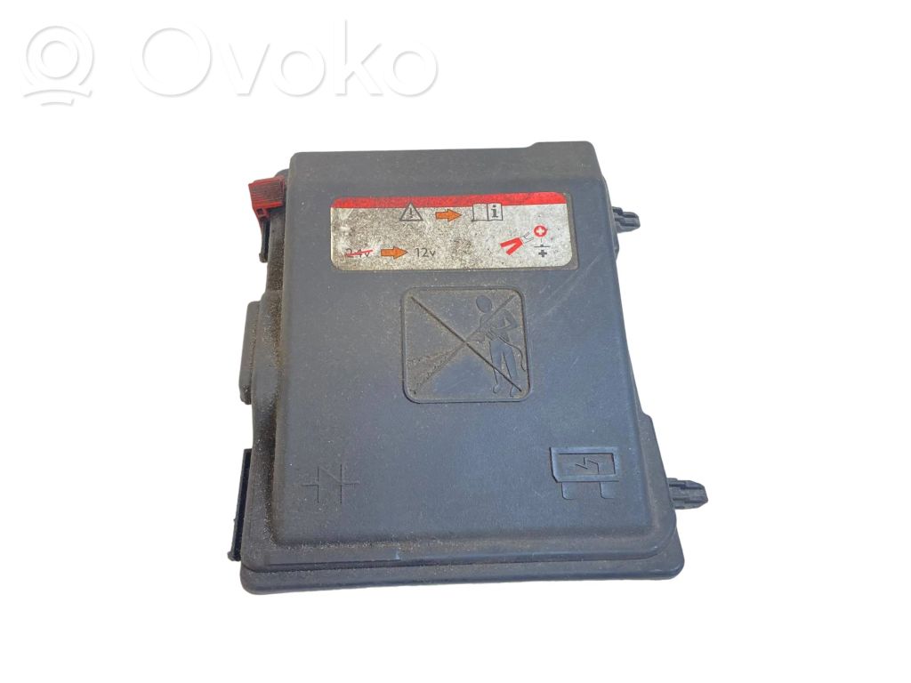 Citroen C4 II Picasso Fuse box cover 